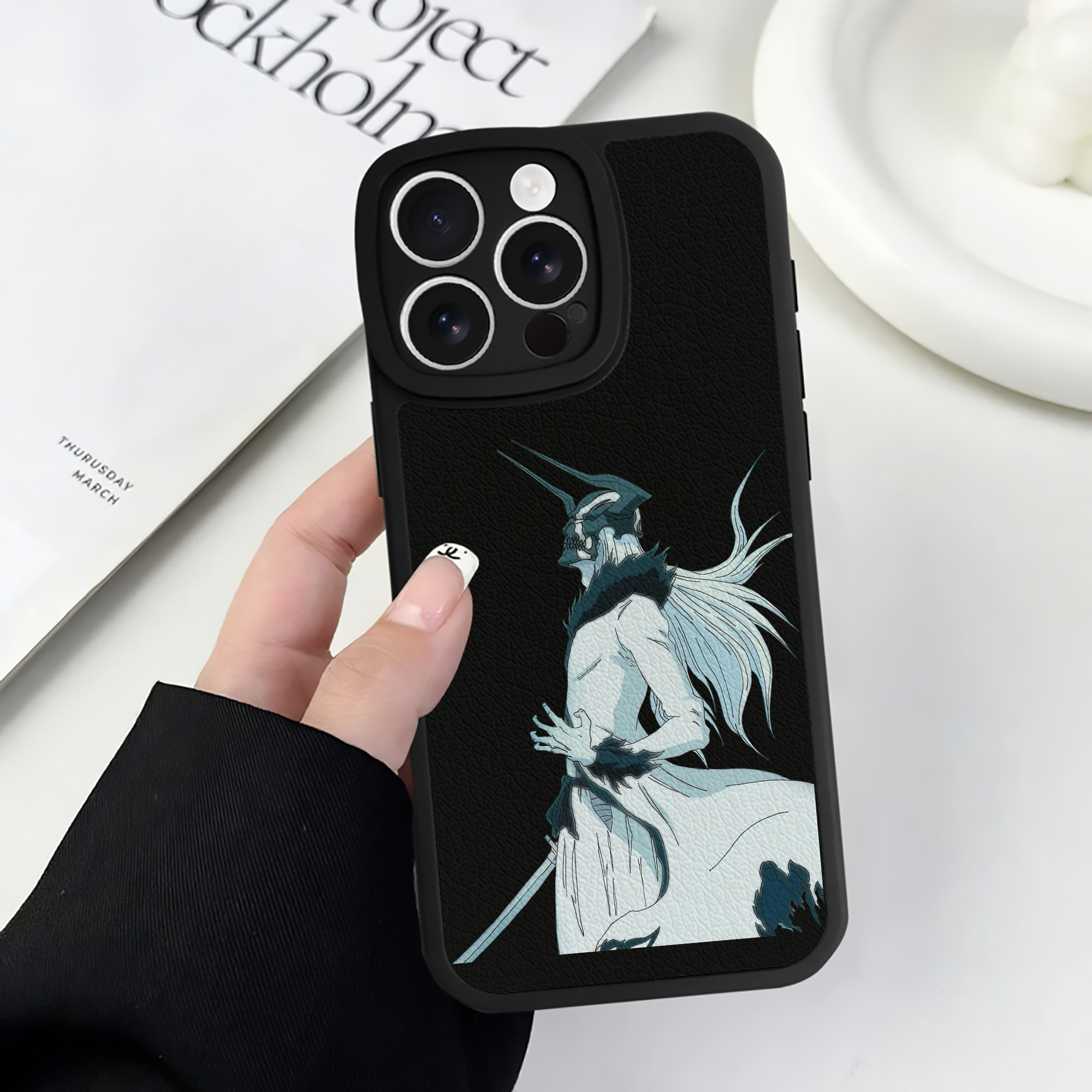 ブリーチ 黒崎一護（くろさき いちご）BLEACH Kurosaki Ichigo 【iPhone 16シリーズ対応】シリコンスマホケース（レザー調） 材質：シリコン